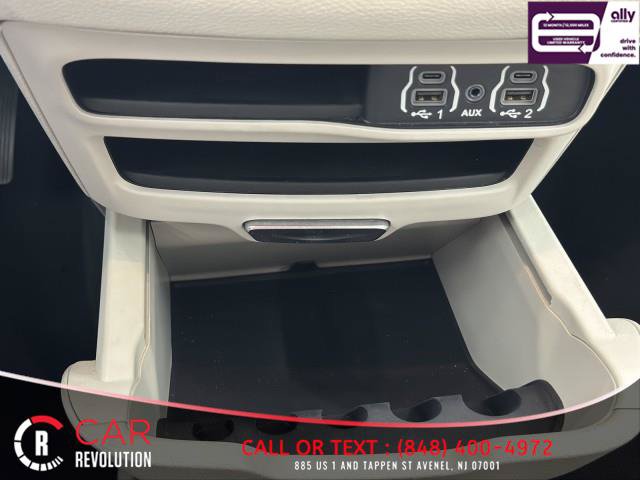Used 2021 Chrysler Pacifica Touring-L FWD image 44