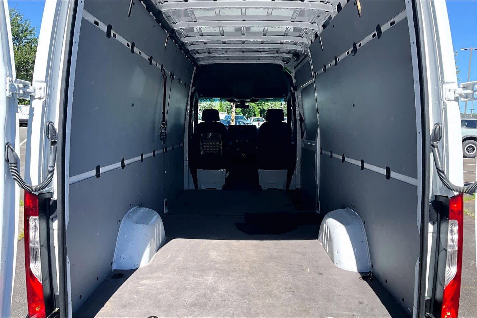 Used 2021 Mercedes-Benz Sprinter 2500 image 31
