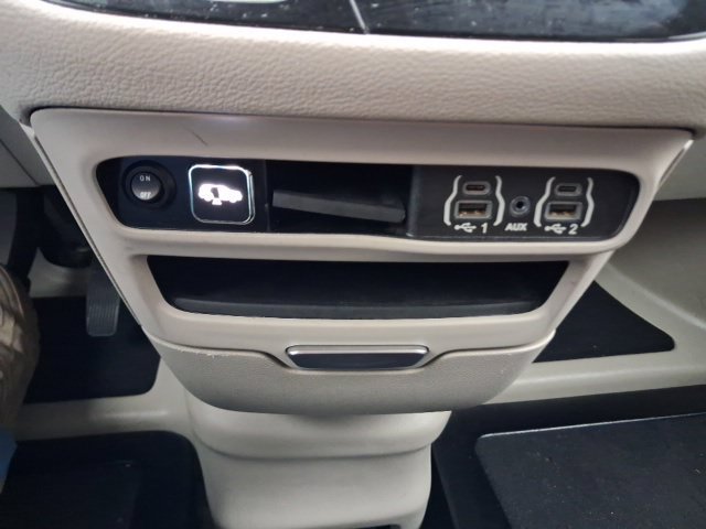 Used 2021 Chrysler Pacifica Touring-L w/ Premium & Safety Sphere Group FWD image 18