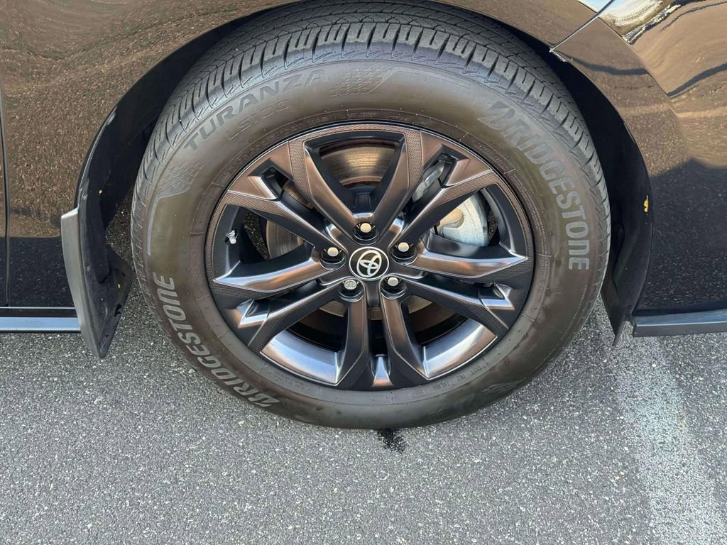 Used 2024 Toyota Sienna XSE w/ XSE Plus Package image 9