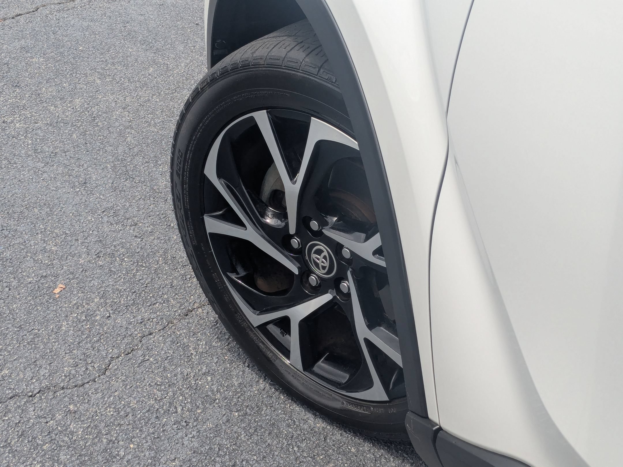 Used 2021 Toyota C-HR XLE FWD image 9