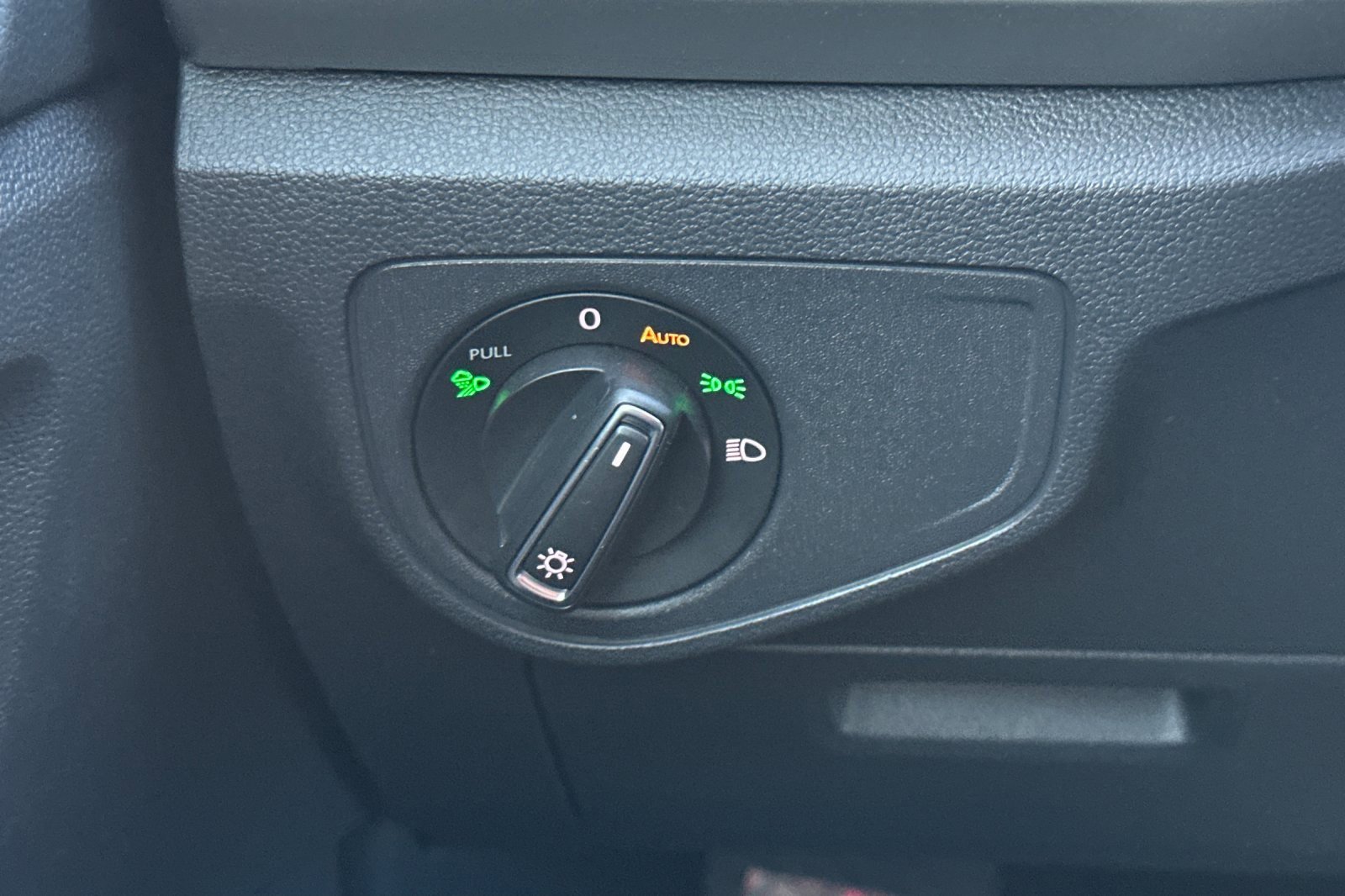 Used 2021 Volkswagen Atlas SE image 31