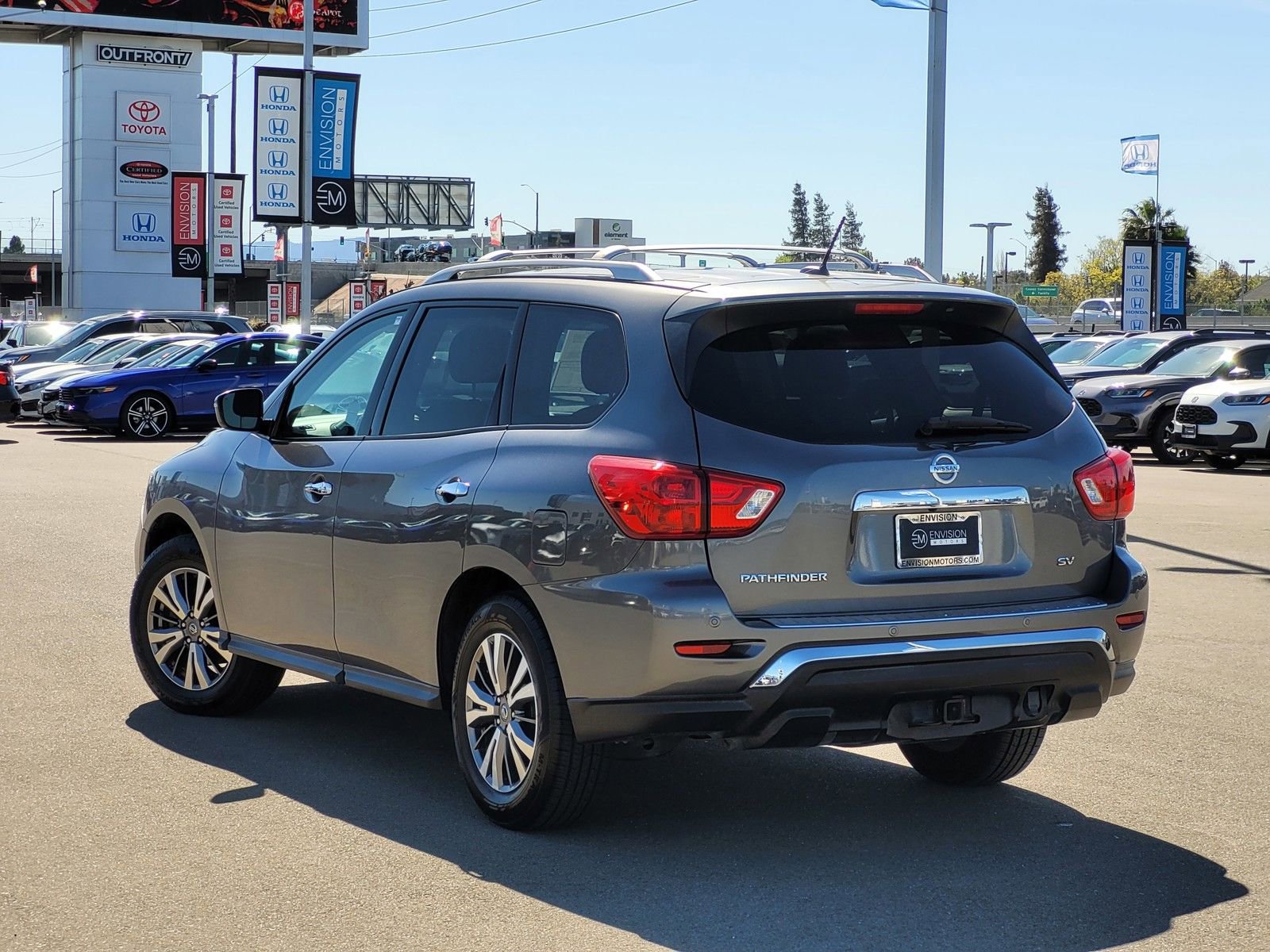 Used 2018 Nissan Pathfinder SV w/ SV Tech Package image 6