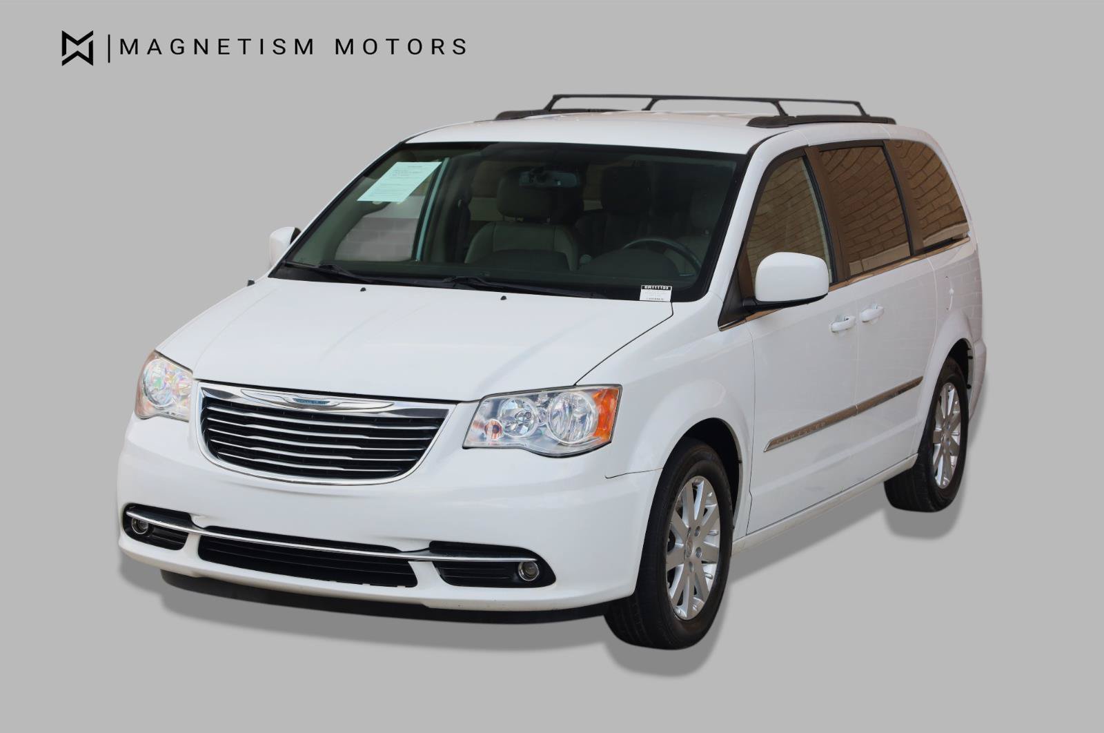 Used 2014 Chrysler Town & Country Touring FWD image 4