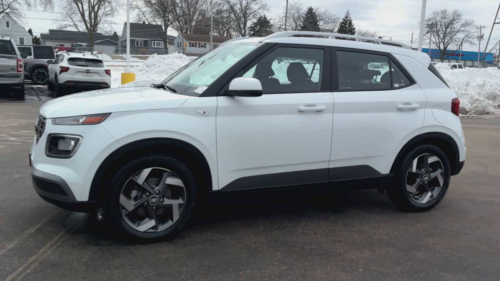 Used 2022 Hyundai Venue SEL image 6