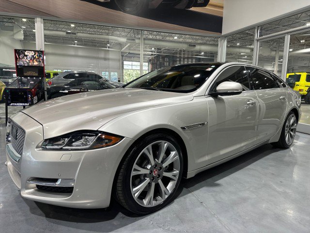 Used 2017 Jaguar XJ L Portfolio RWD image 15