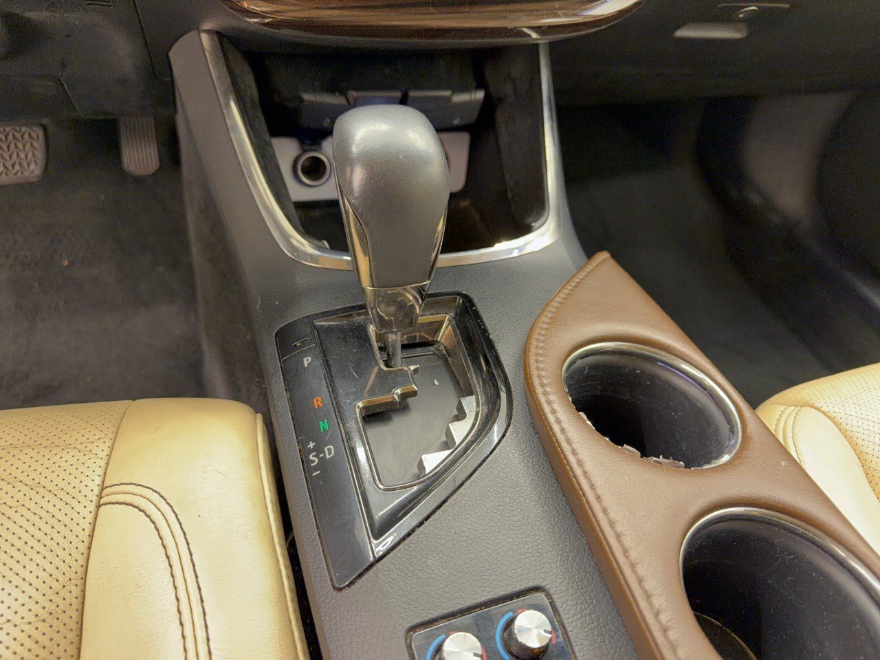 Used 2014 Toyota Avalon Limited FWD image 21