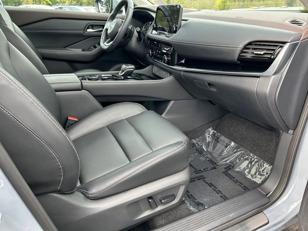 Used 2023 Nissan Rogue SL w/ SL Premium Package image 26