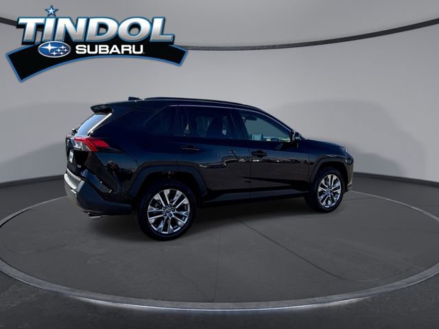 Used 2020 Toyota RAV4 XLE Premium image 9