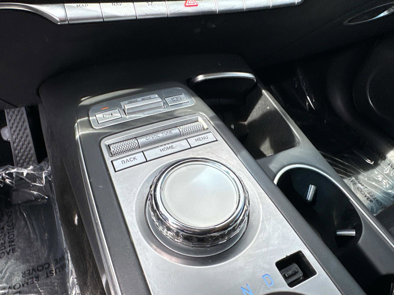 Used 2025 Genesis Electrified GV70 image 17