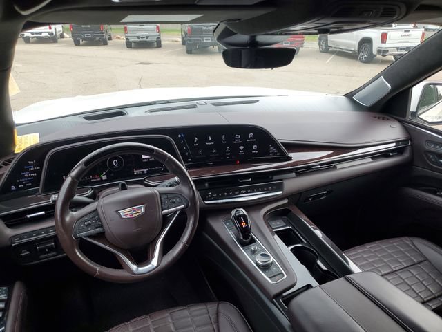 Used 2021 Cadillac Escalade Premium Luxury Platinum w/ Heavy-Duty Trailer Package AWD/4WD image 25