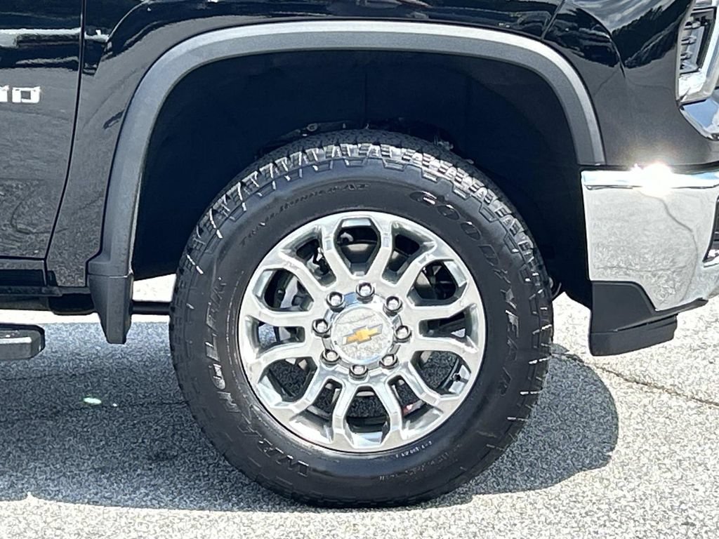 Used 2024 Chevrolet Silverado 2500 LTZ w/ LTZ Plus Package AWD/4WD image 10