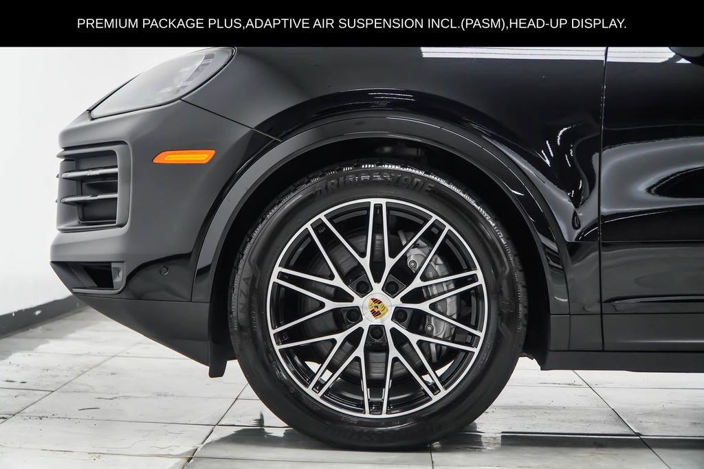 Used 2024 Porsche Cayenne AWD/4WD image 11