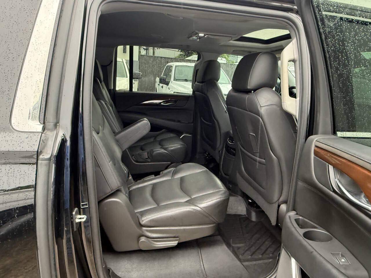 Used 2020 Cadillac Escalade ESV Luxury RWD image 16