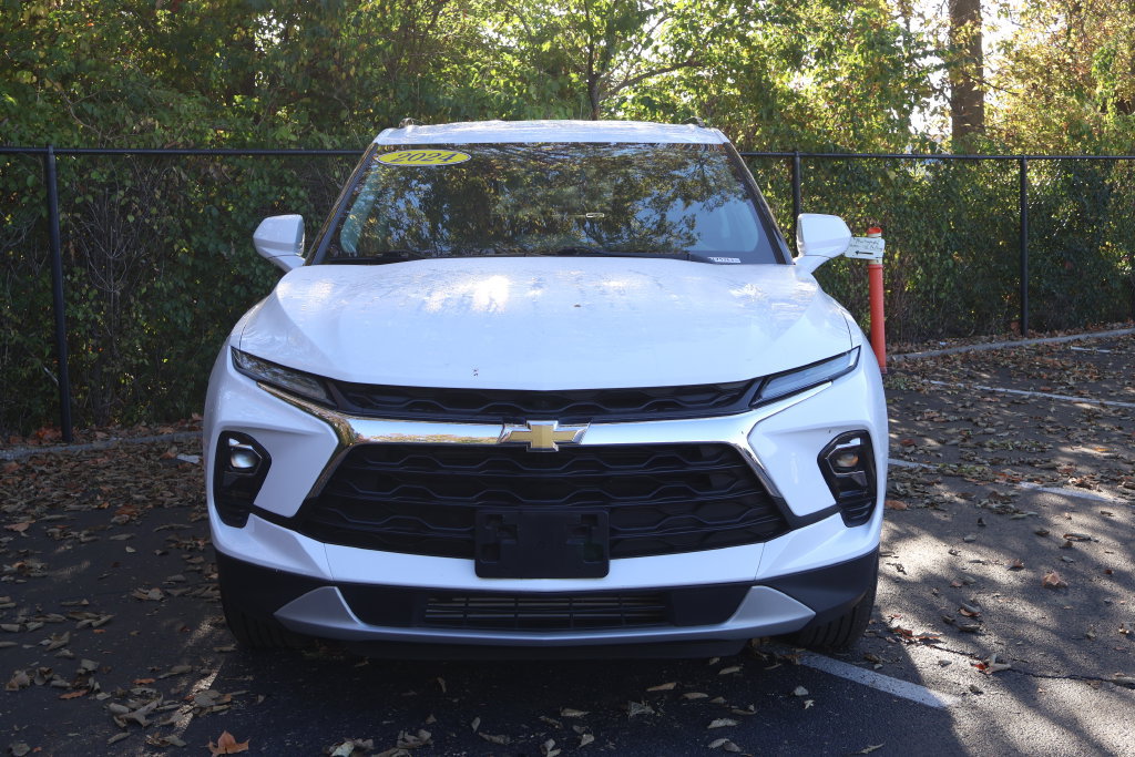 Used 2024 Chevrolet Blazer LT w/ Convenience Package AWD/4WD image 2