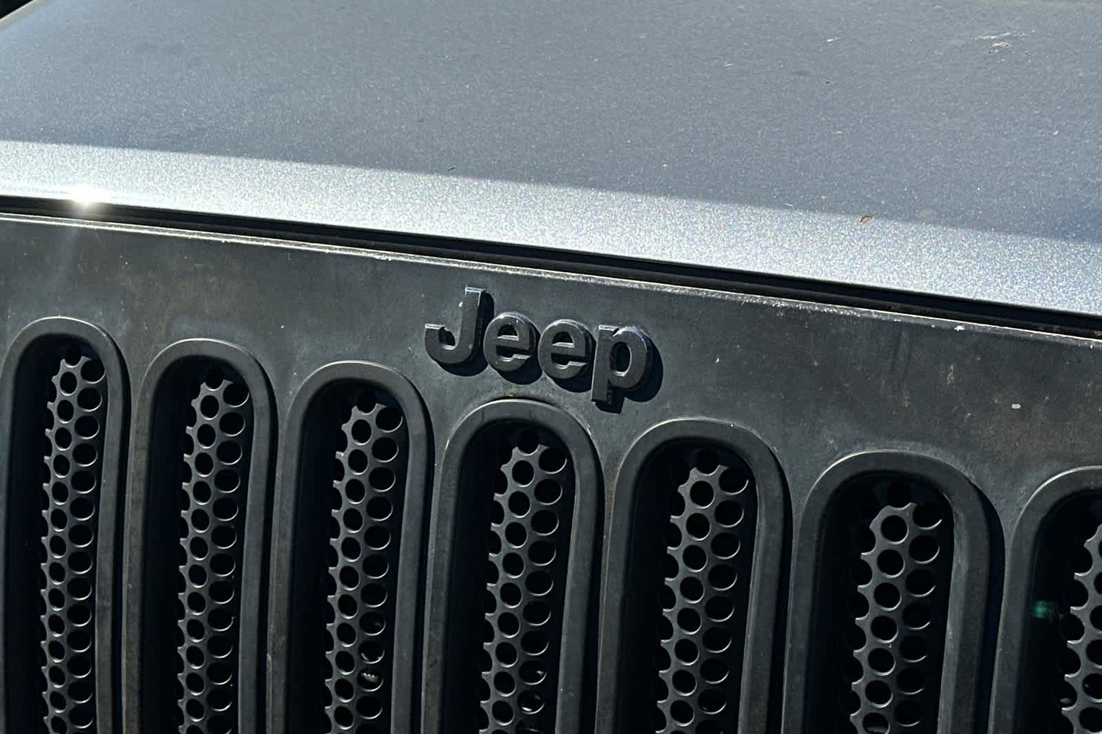 Used 2015 Jeep Wrangler Unlimited Rubicon w/ Connectivity Group AWD/4WD image 10