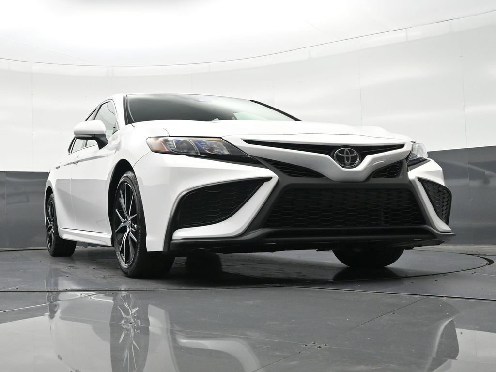 Used 2024 Toyota Camry SE image 29