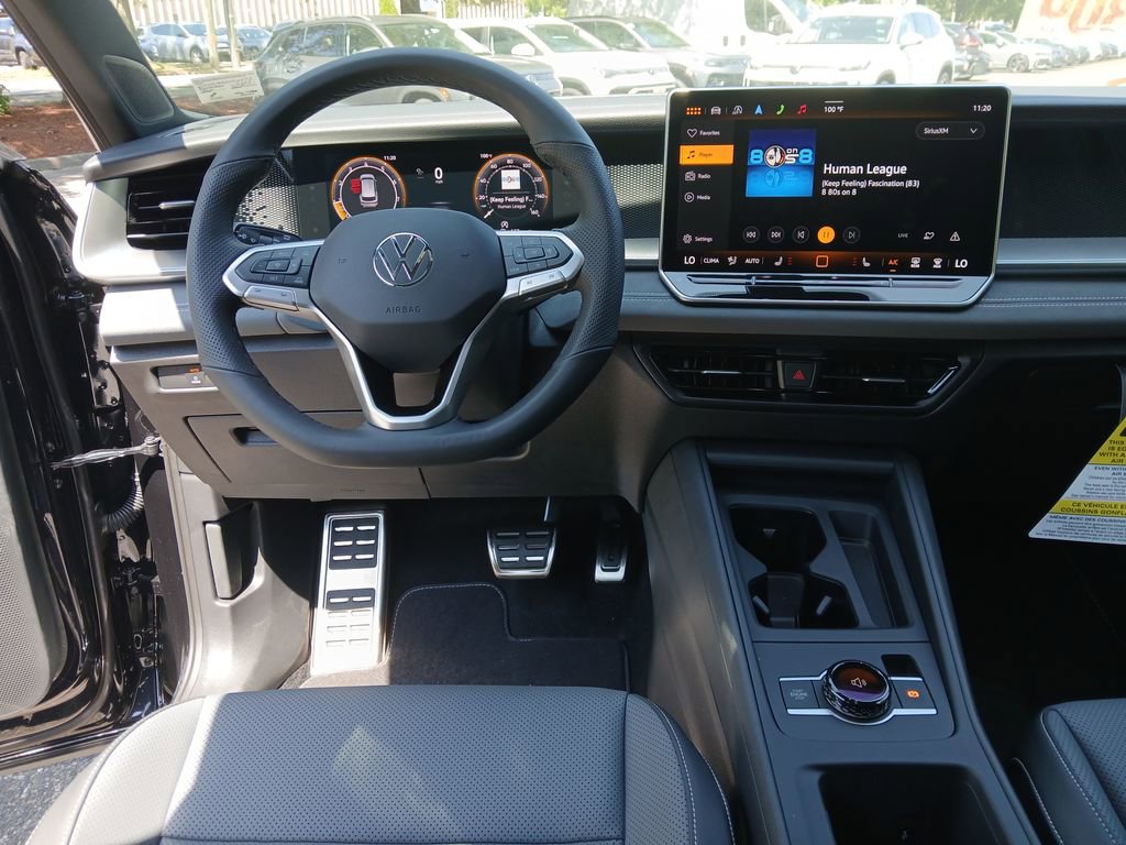 Used 2025 Volkswagen Tiguan SE R-Line image 15
