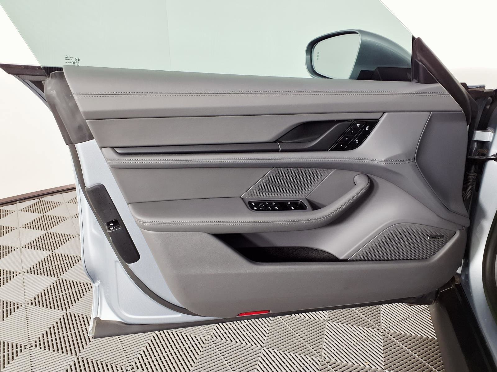 Used 2023 Porsche Taycan 4S image 15