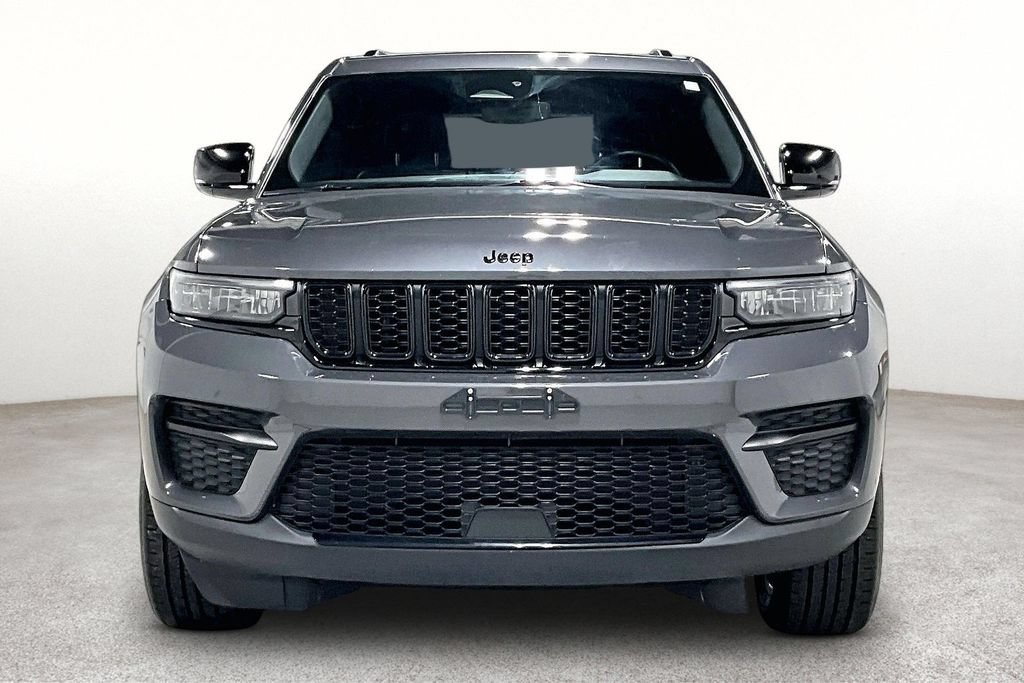 Used 2022 Jeep Grand Cherokee Altitude AWD/4WD image 4