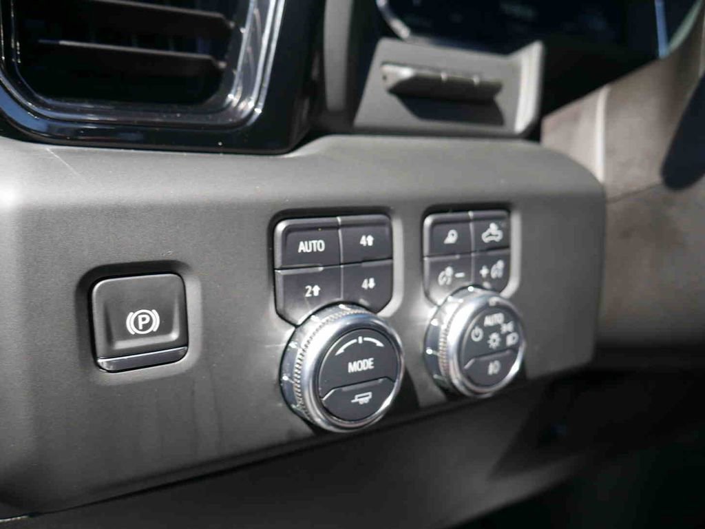 Used 2024 GMC Sierra 3500 AT4 w/ AT4 Premium Plus Package image 32