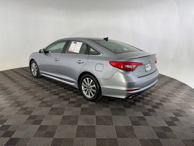 Used 2016 Hyundai Sonata Limited w/ Option Group 05 FWD image 9