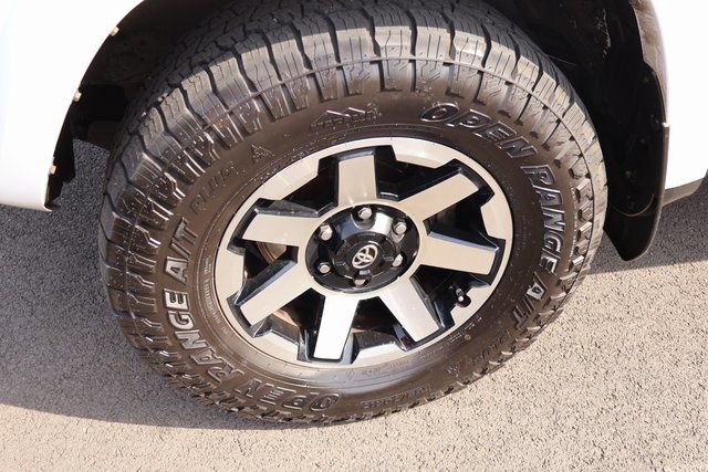 Used 2019 Toyota 4Runner SR5 AWD/4WD image 5