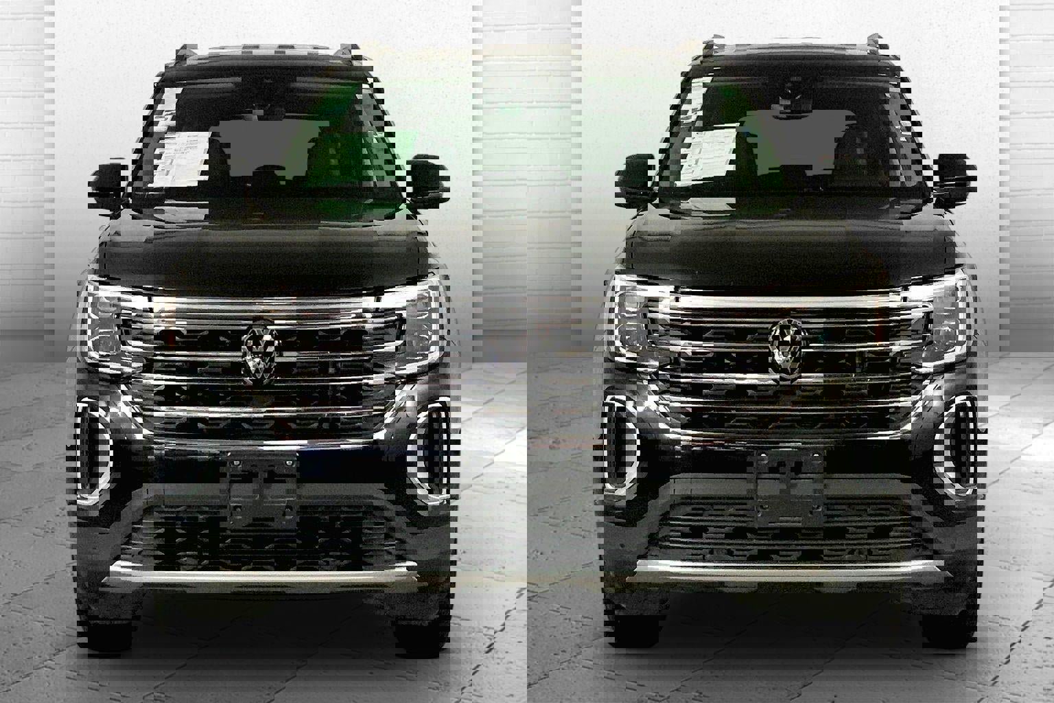 Used 2024 Volkswagen Atlas SE image 2