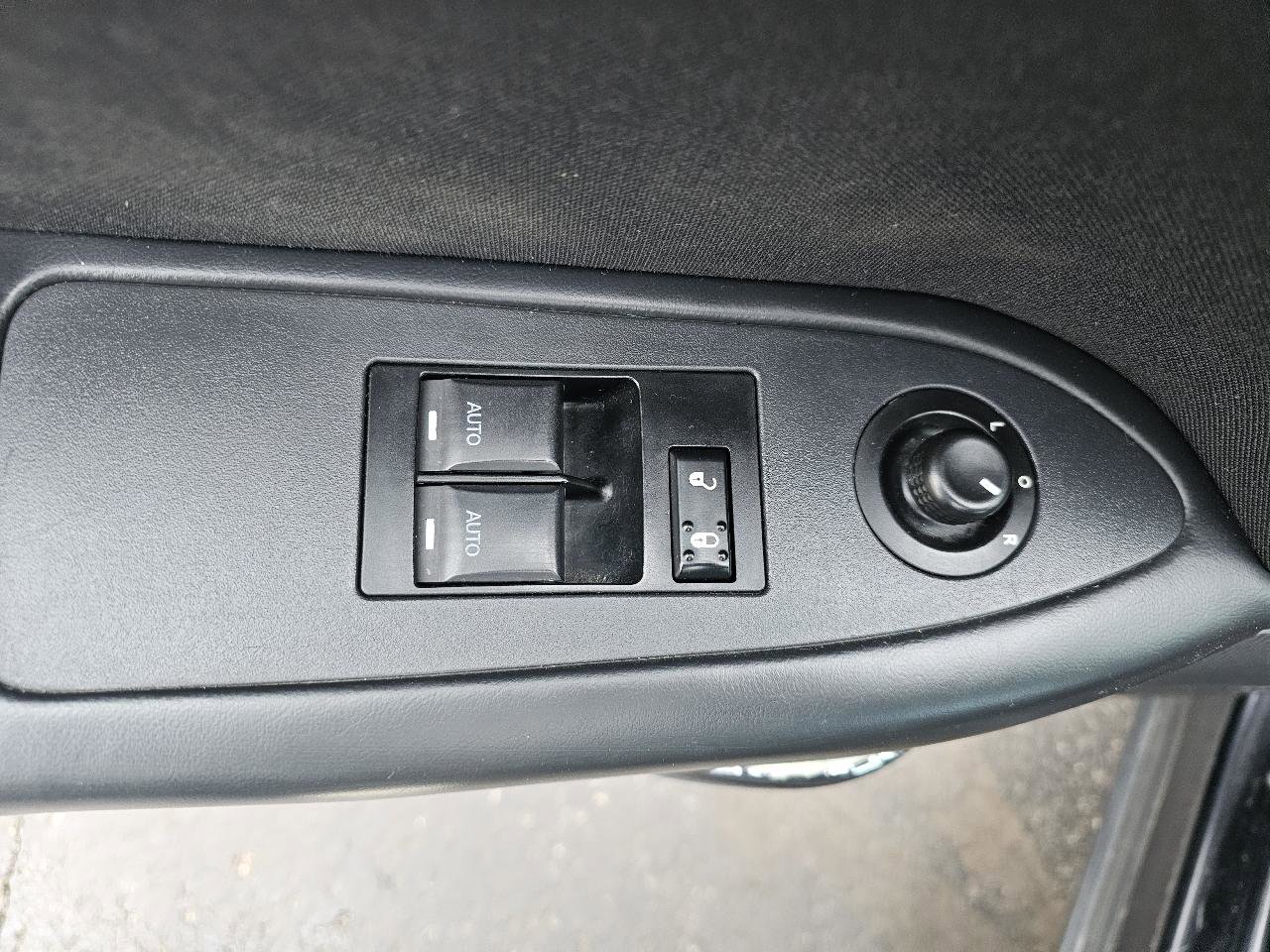 Used 2013 Dodge Challenger SXT image 6