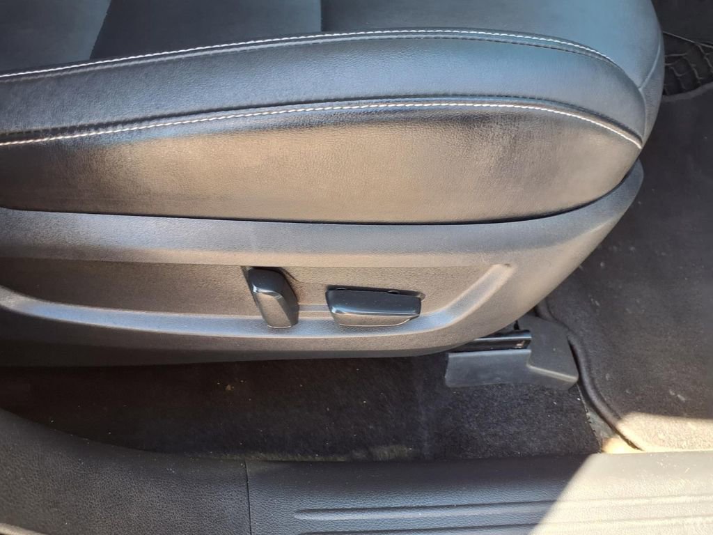 Used 2019 INFINITI QX50 Luxe w/ Cargo Package FWD image 13