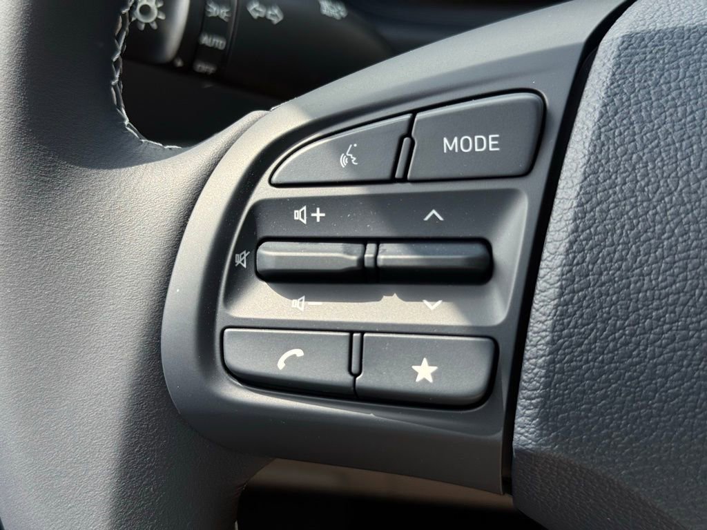 Certified 2025 Hyundai Venue Limited image 22