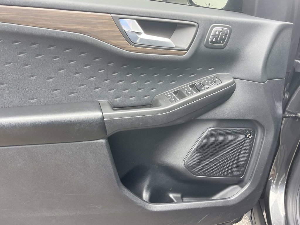 Used 2020 Ford Escape Titanium AWD/4WD image 28