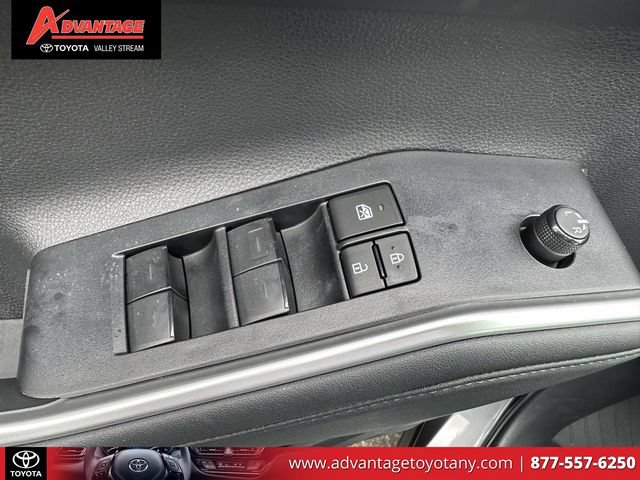 Used 2024 Toyota Highlander XLE AWD/4WD image 24
