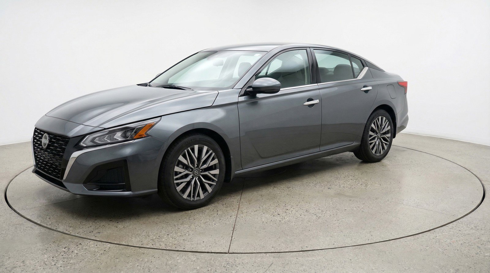 Used 2025 Nissan Altima 2.5 SV image 3
