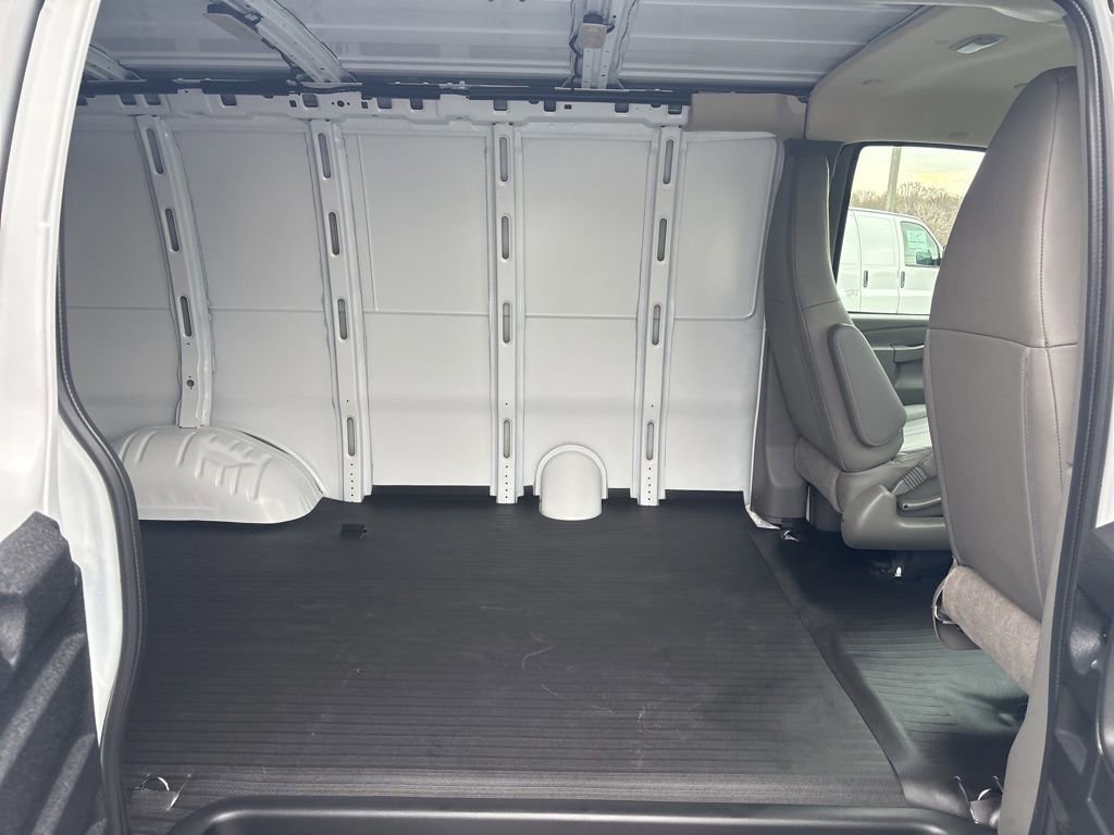 New 2025 Chevrolet Express 2500 w/ Driver Convenience Package image 34