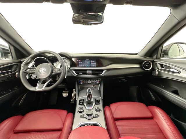 Used 2023 Alfa Romeo Stelvio Veloce image 4