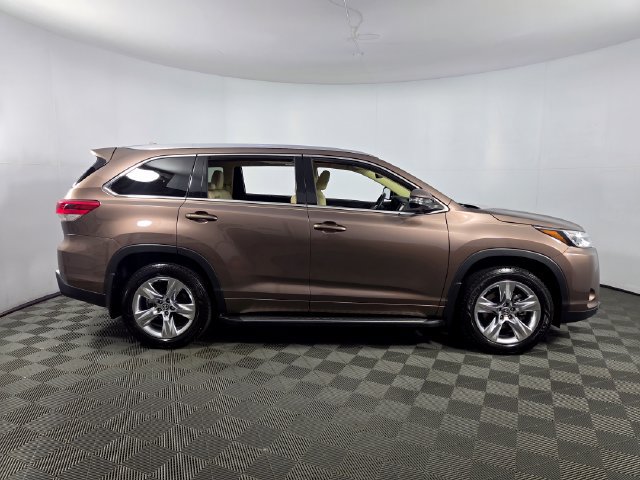 Used 2018 Toyota Highlander Limited FWD image 10