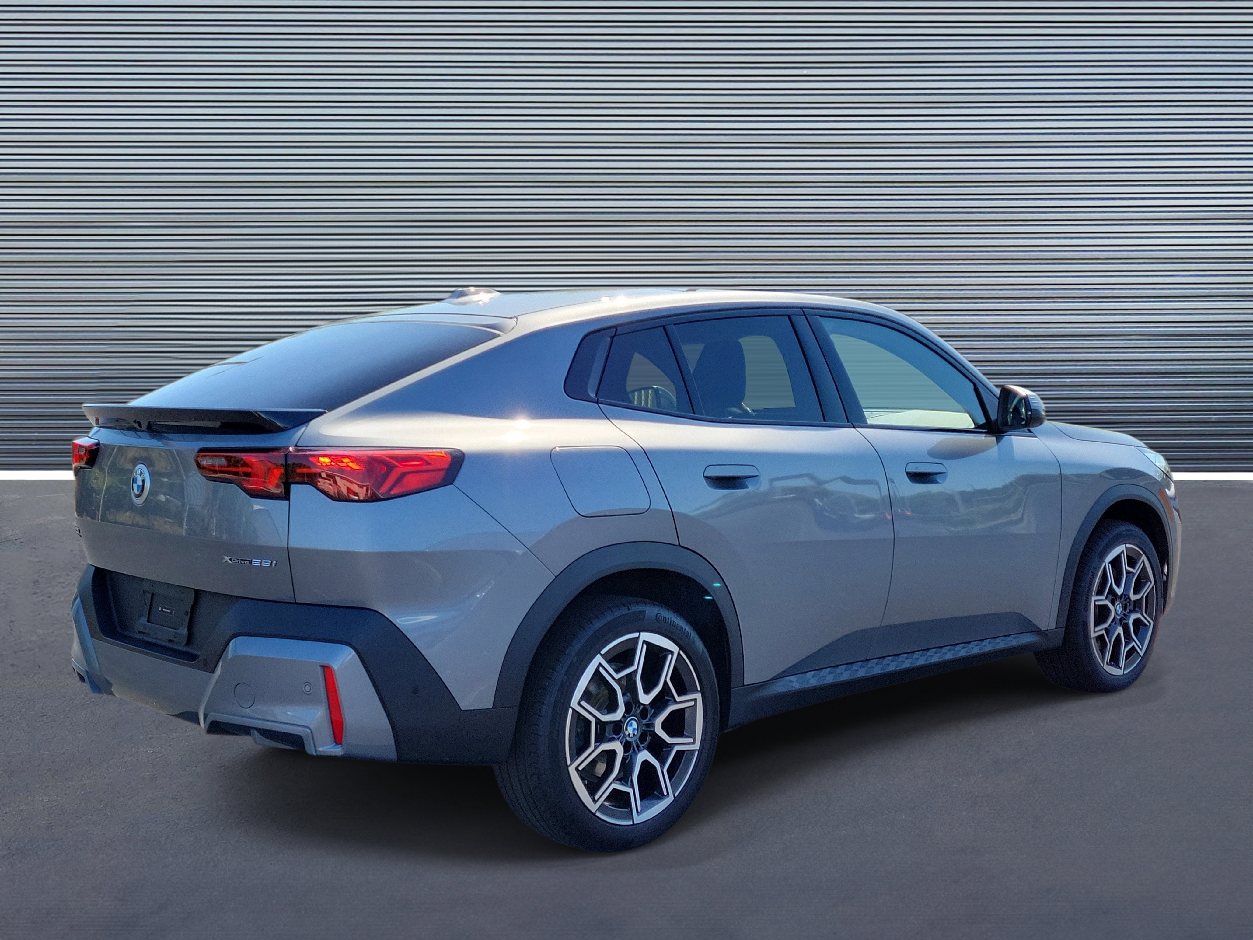 Used 2025 BMW X2 xDrive28i AWD/4WD image 3