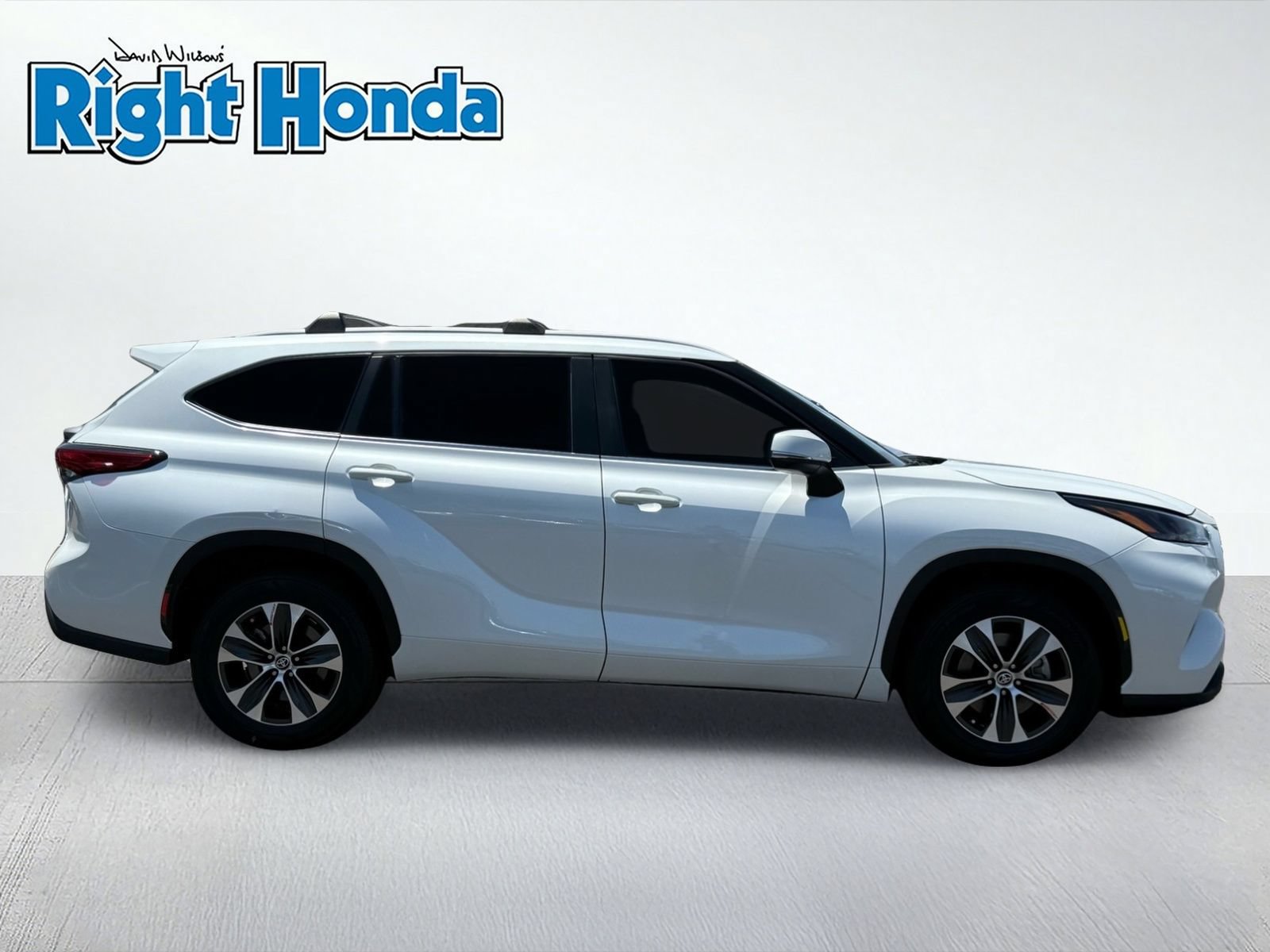 Used 2023 Toyota Highlander XLE FWD image 9
