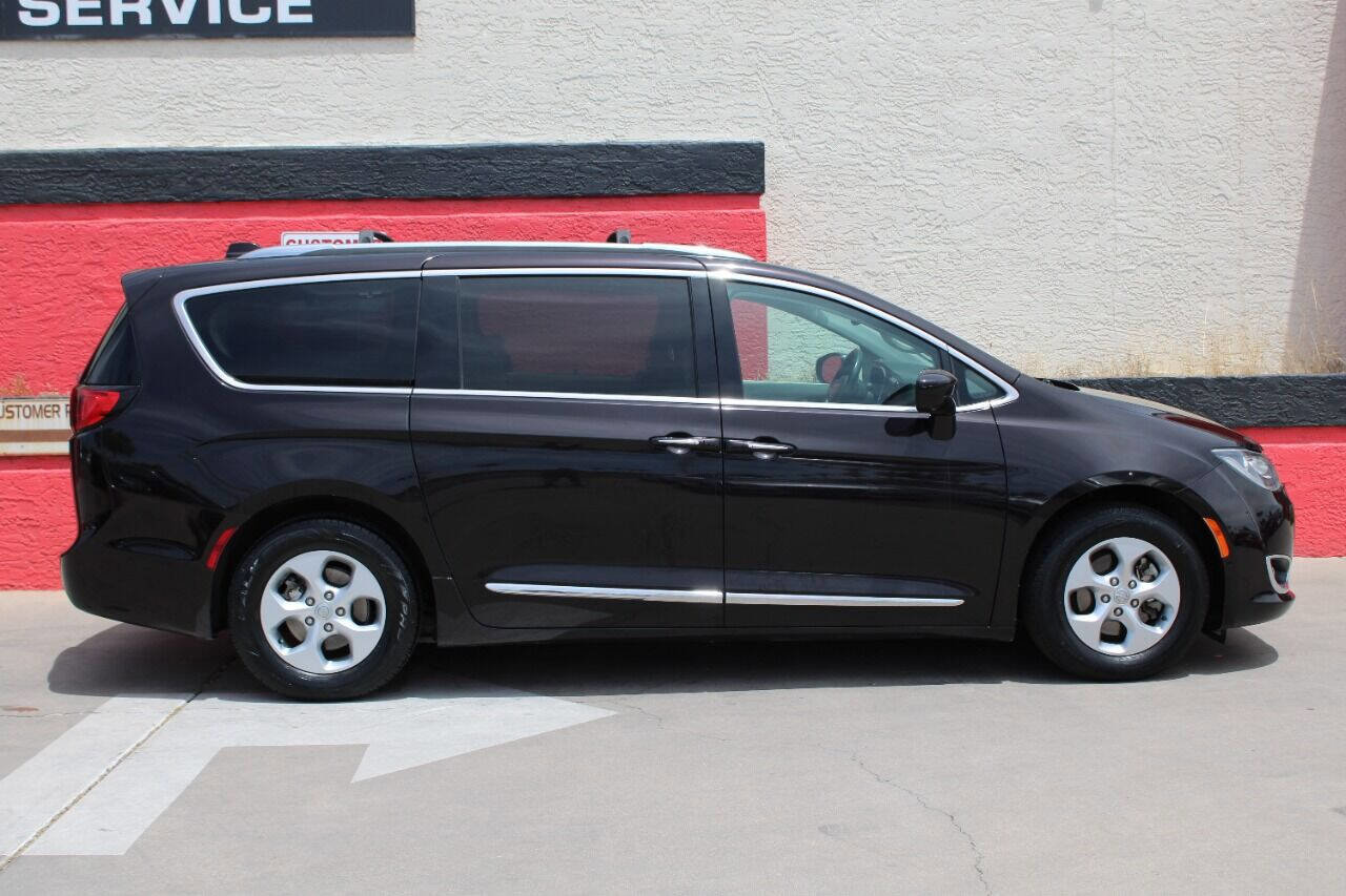 Used 2017 Chrysler Pacifica Touring-L Plus w/ Advanced Safetytec Group image 1