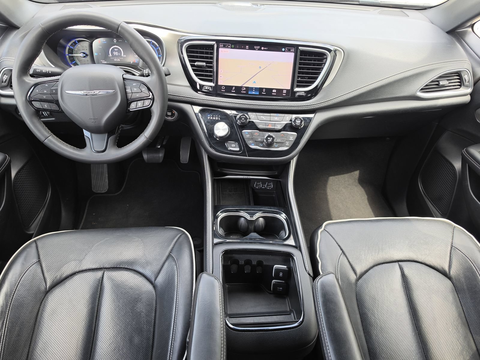 Used 2024 Chrysler Pacifica Premium FWD image 11