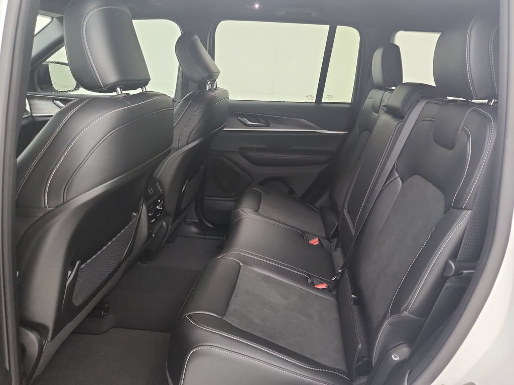 New 2026 Jeep Grand Cherokee Altitude AWD/4WD image 29