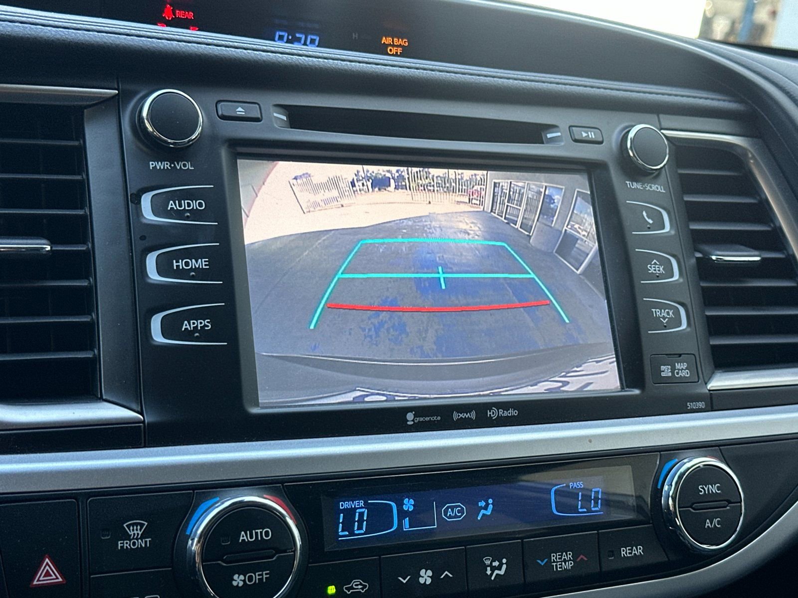 Used 2019 Toyota Highlander SE FWD image 18