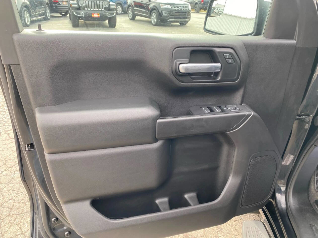 Used 2020 Chevrolet Silverado 1500 Custom w/ Custom Value Package image 12