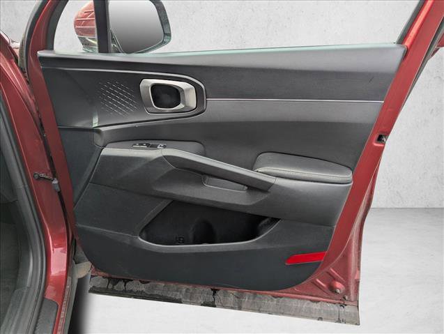 Used 2023 Kia Sorento LX image 19