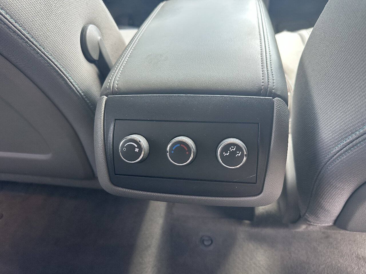 Used 2013 Chevrolet Traverse LS FWD image 20
