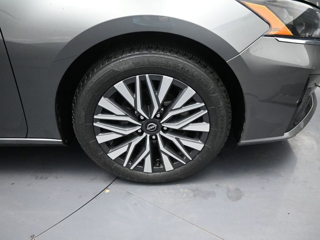 Used 2024 Nissan Altima 2.5 SV image 17