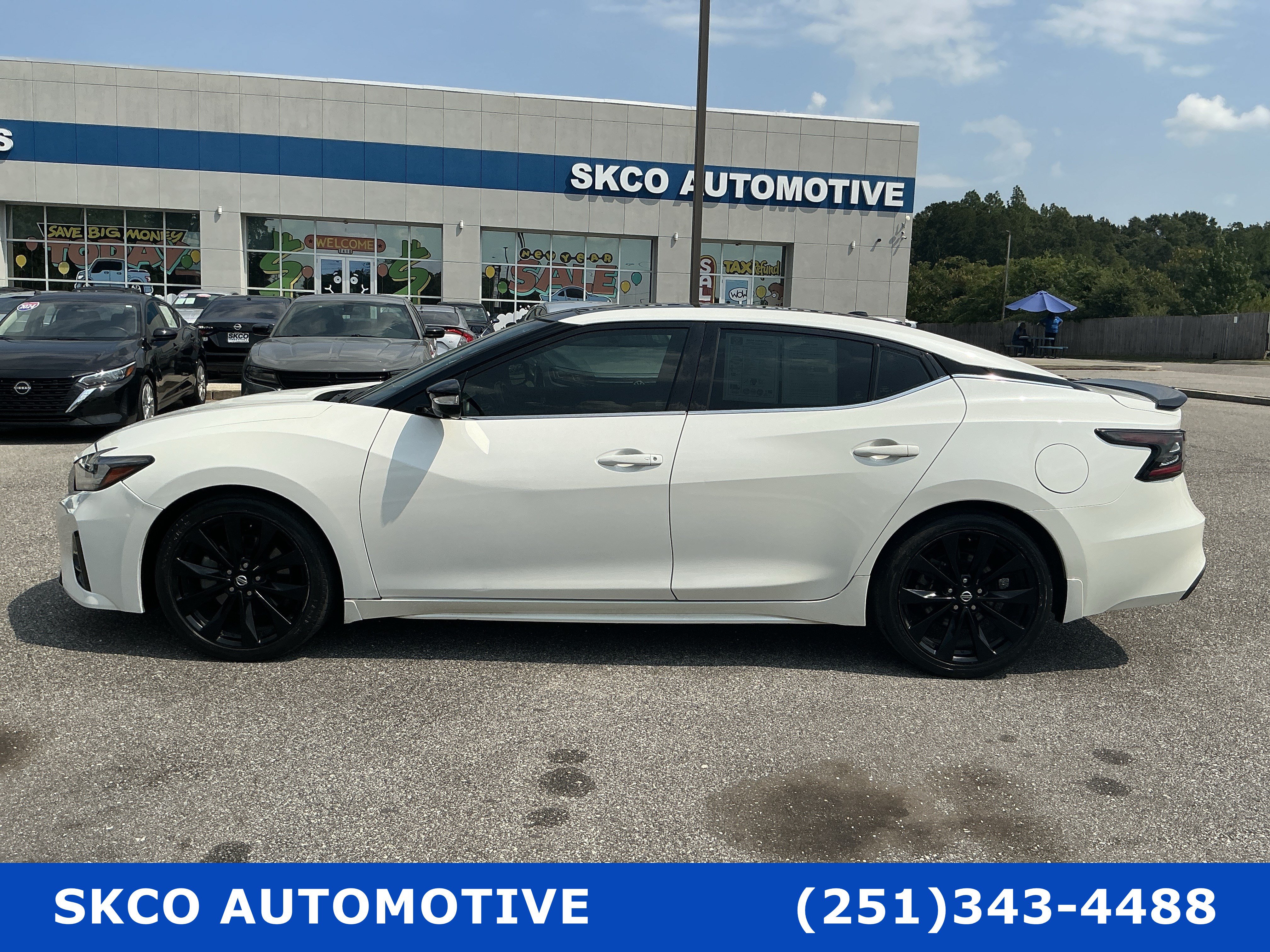 Used 2020 Nissan Maxima SR w/ Sport Mat Group FWD image 2