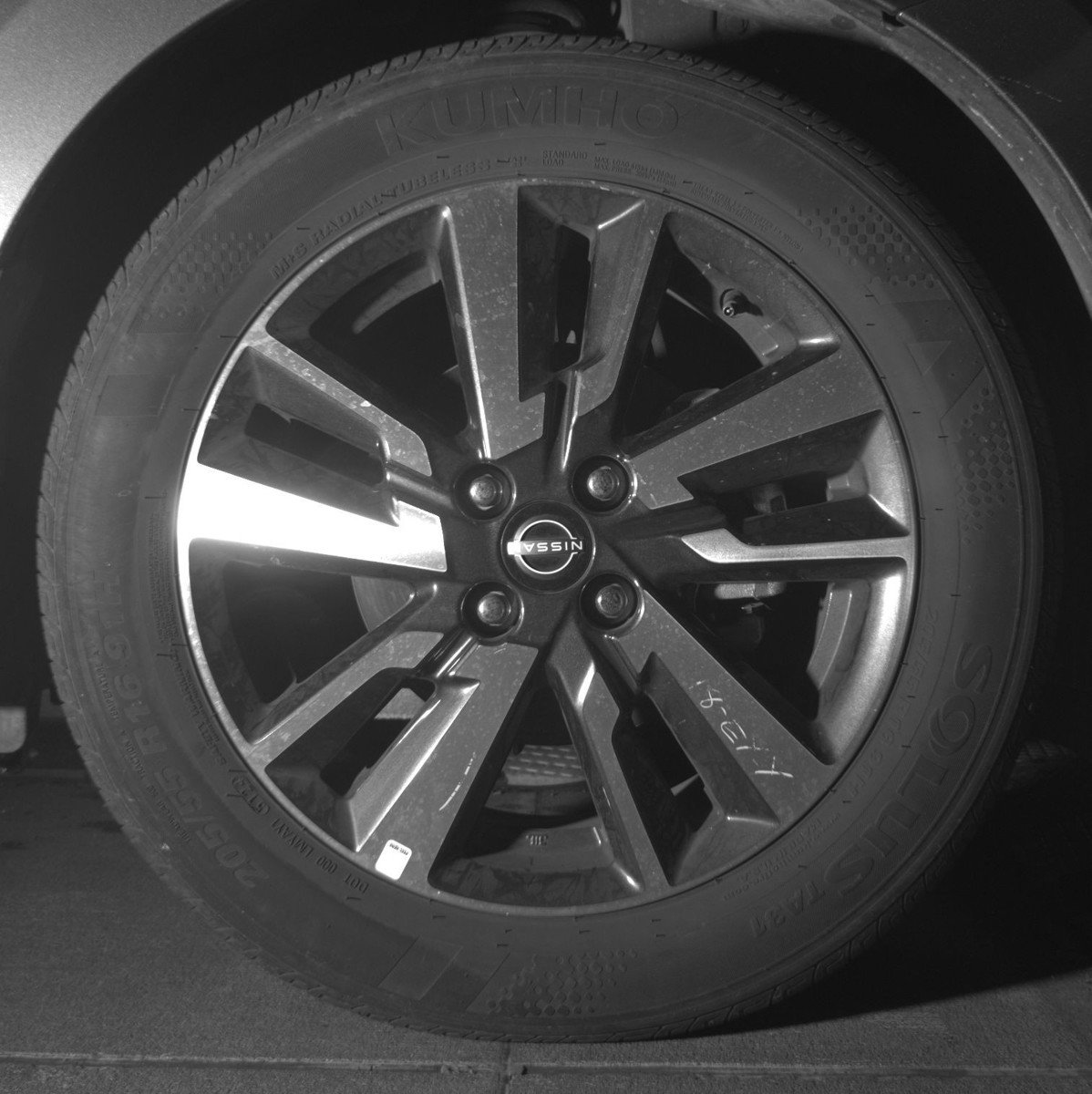 Used 2025 Nissan Versa SV image 13