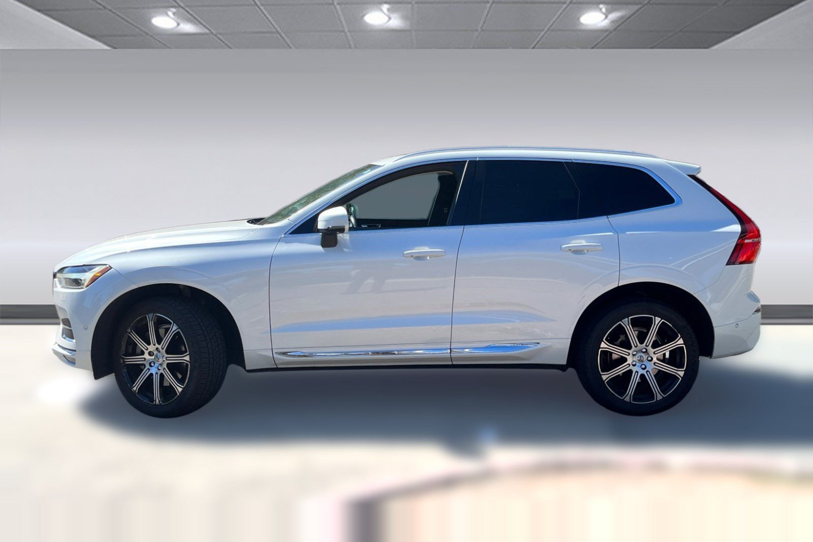 Used 2018 Volvo XC60 T6 Inscription w/ Luxury Seat Package AWD/4WD image 2